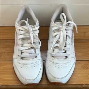 Classic Reebok White Leather Low-Top Sneakers